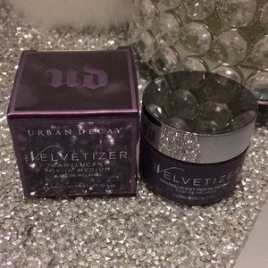 Urban Decay Velvetizer translucent mix-in medium